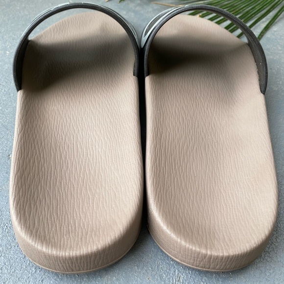SALVATORE FERRAGAMO Gancini Pool Slides Women’s 10 / Men’s size 8 - Picture 8 of 10